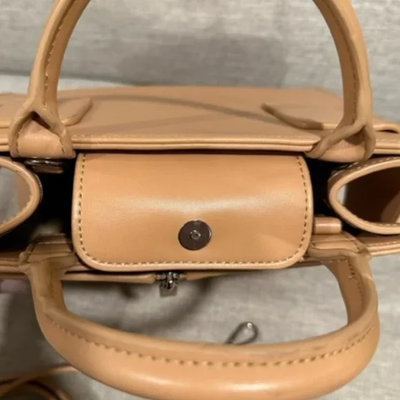 BRANDON BLACKWOOD Kuei Logo-Embossed Vegan Leather Medium Tote Bag - Picture 5 of 8